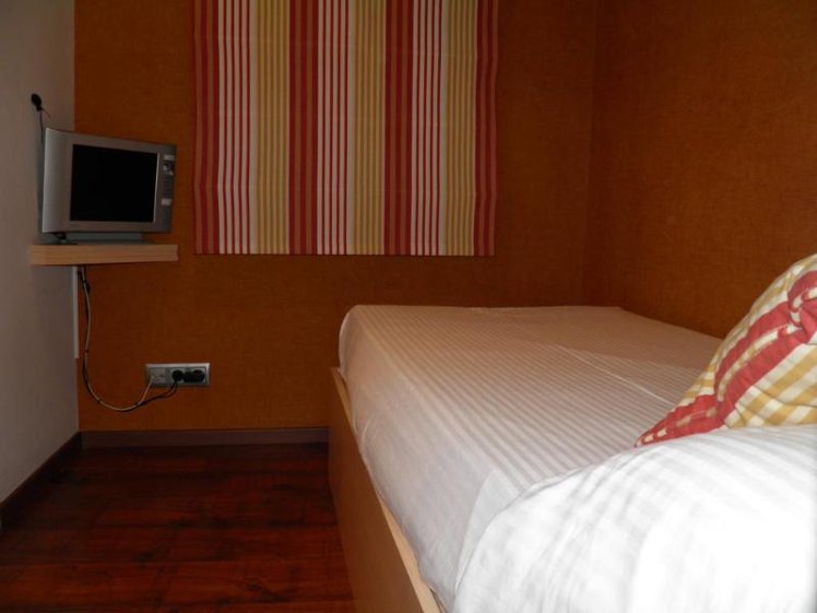 SINGLE STANDARD Room