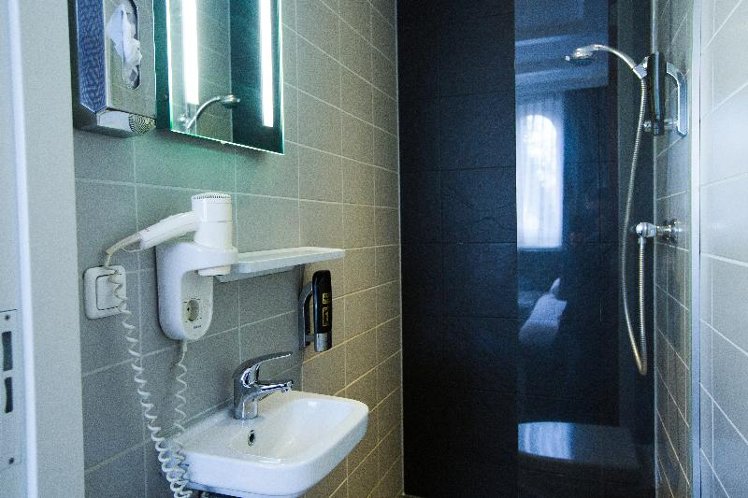 QUADRUPLE BASIC Room