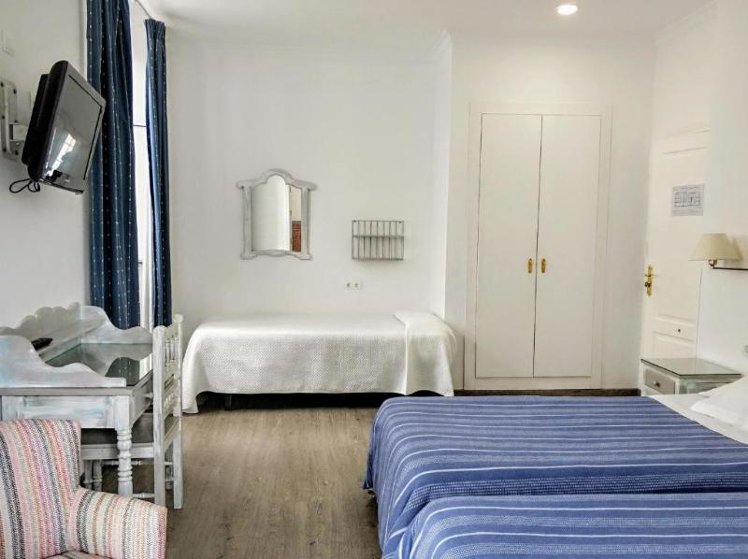 TRIPLE STANDARD Room