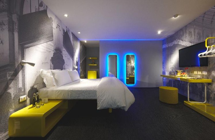 DOUBLE DELUXE KING BED Room