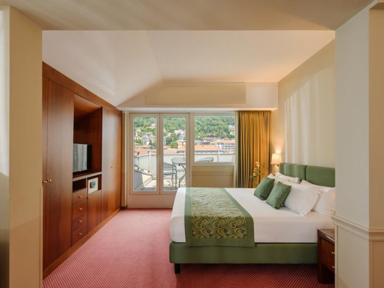 JUNIOR SUITE LAKE VIEW Room