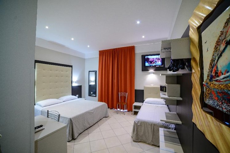 TRIPLE BASIC Room