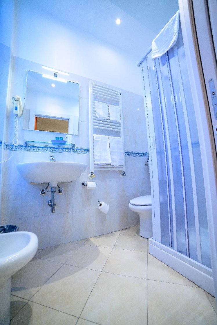 TRIPLE BASIC Room