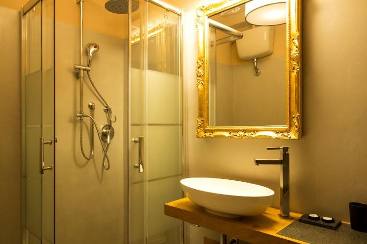 SINGLE STANDARD Room
