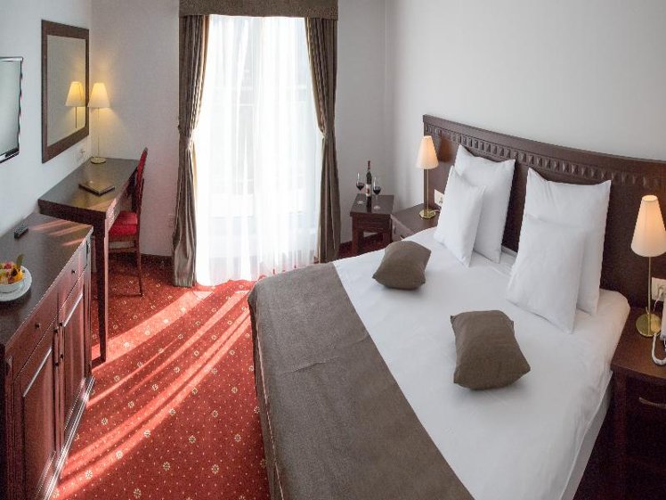 DOUBLE SUPERIOR Room