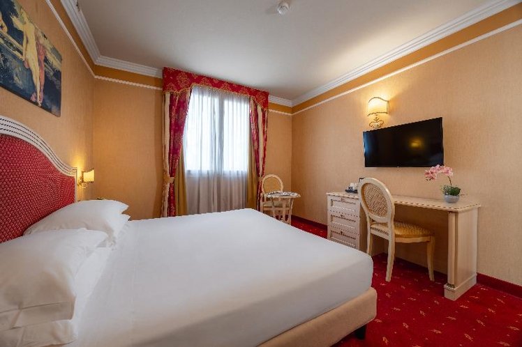 DOUBLE SUPERIOR Room