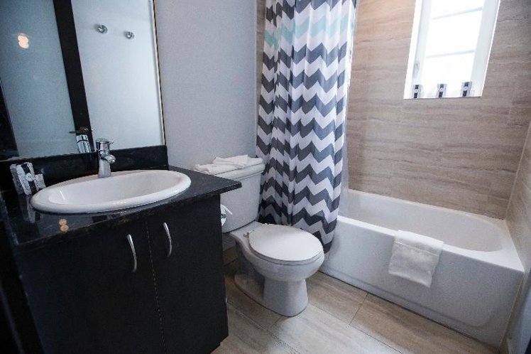 STUDIO QUEEN SIZE BED Room
