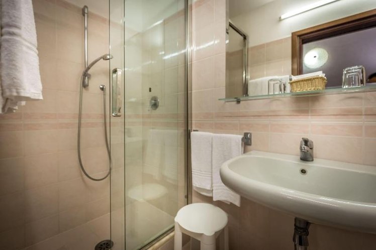SINGLE STANDARD Room