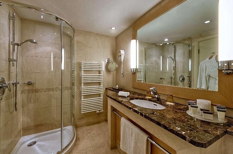 DOUBLE KING SIZE BED Room