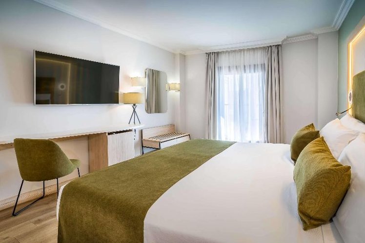 Double or Twin DELUXE Room