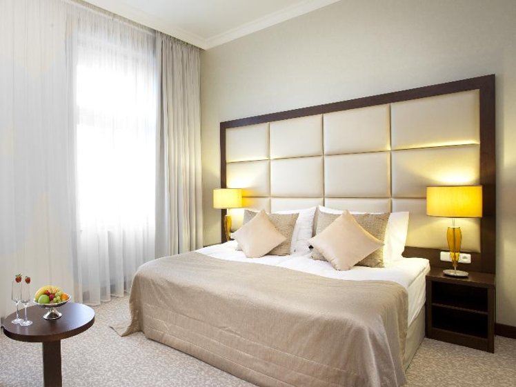 Double or Twin DELUXE Room