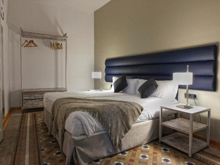 APARTMENT CAPACITY 7 THREE BEDROOMS Room