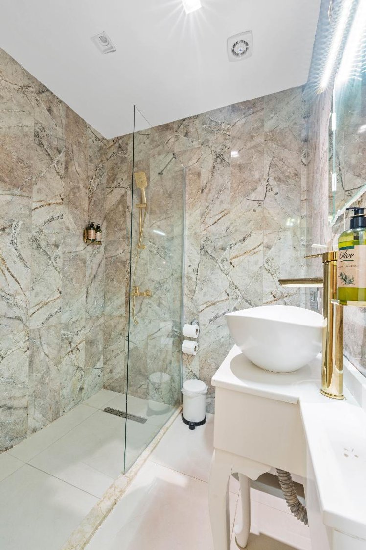 DOUBLE SINGLE USE STANDARD Room