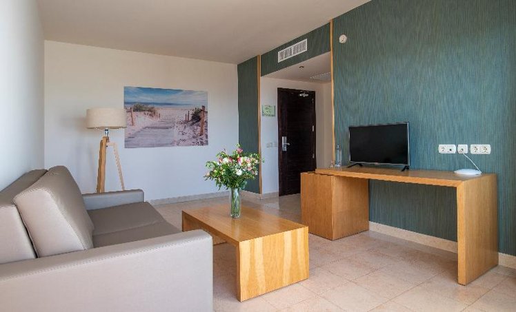 JUNIOR SUITE STANDARD Room