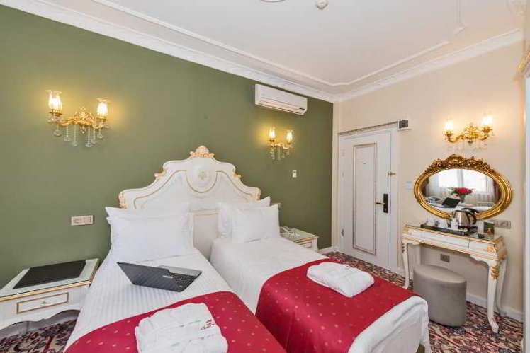 TRIPLE SUPERIOR Room