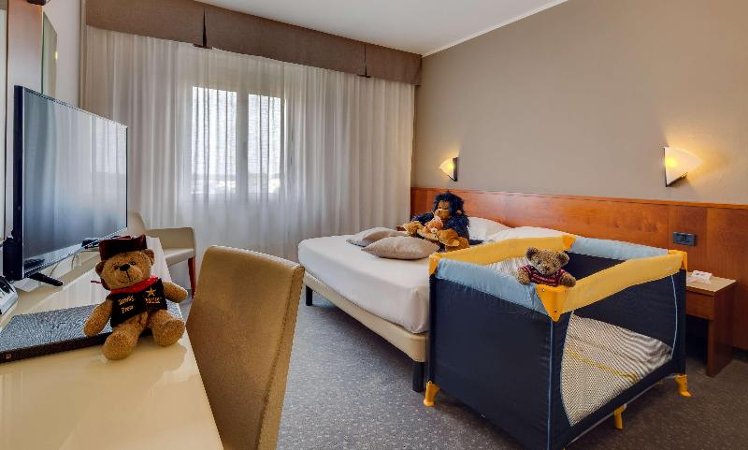 QUADRUPLE THREE BEDS Room