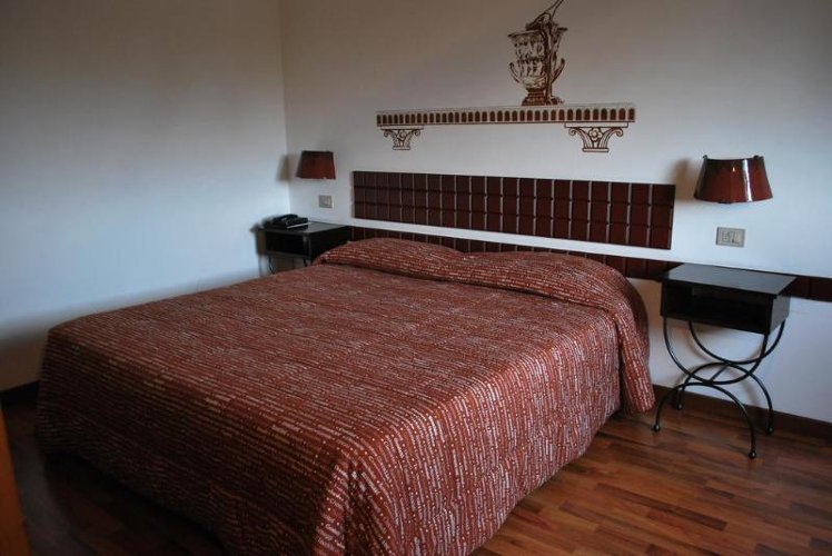 SINGLE STANDARD Room