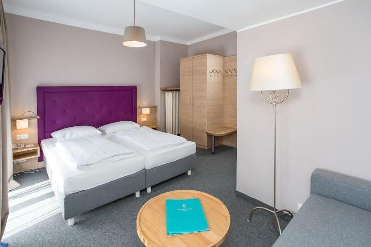 DOUBLE QUEEN SIZE BED Room