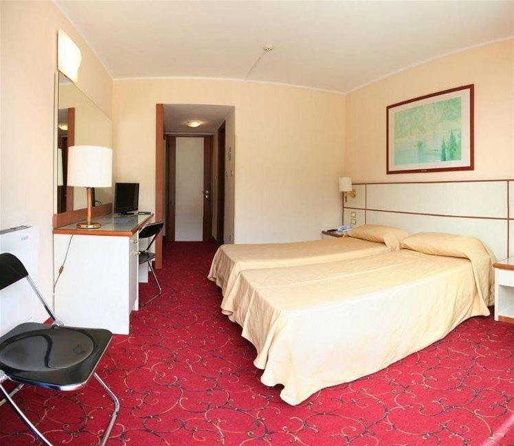 Hotel Holiday