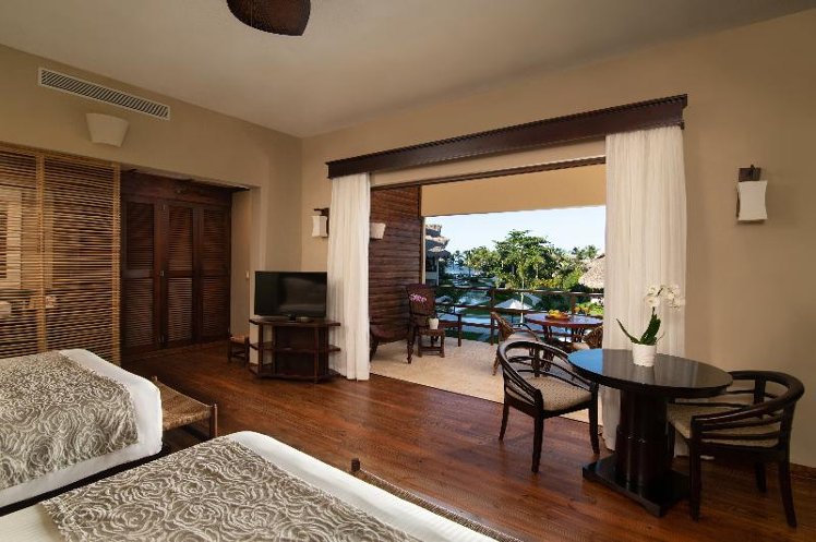 JUNIOR SUITE POOL VIEW Room