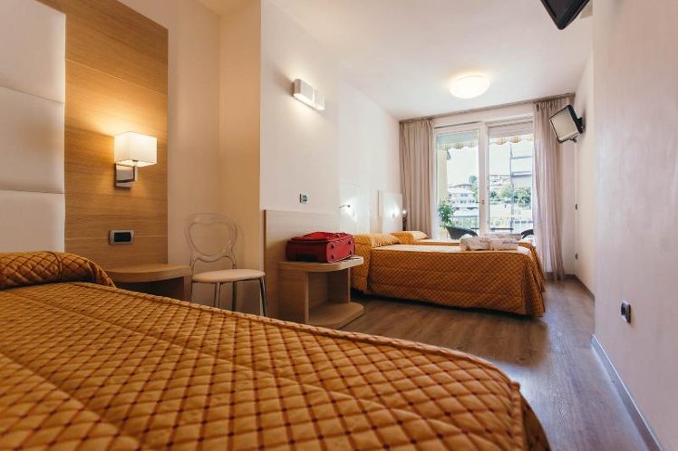 QUADRUPLE STANDARD Room