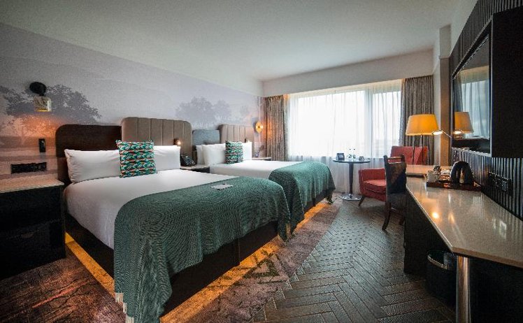 TWIN TWO QUEEN BEDS Room