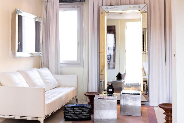 SUITE CITY VIEW KING BED Room