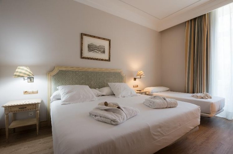 TRIPLE STANDARD Room
