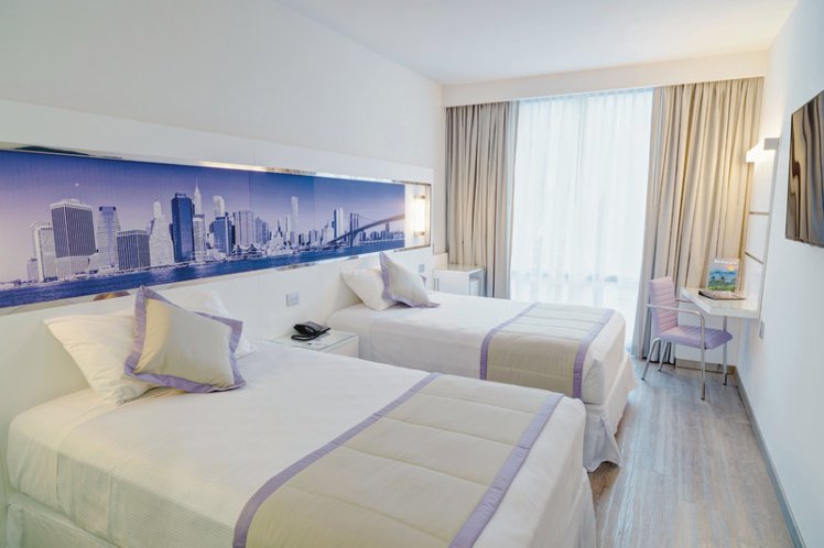 TWIN DELUXE Room