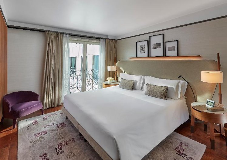 SUITE KING SIZE BED Room