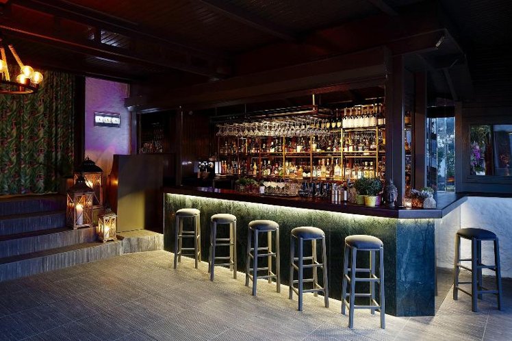Bar