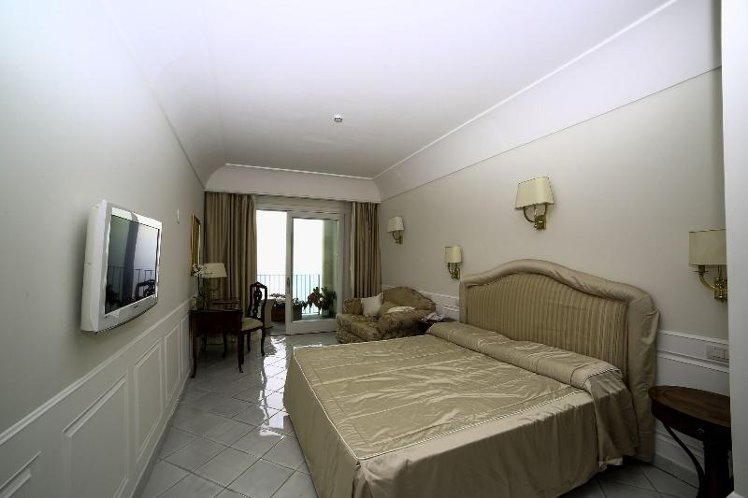 DOUBLE DELUXE QUEEN BED Room