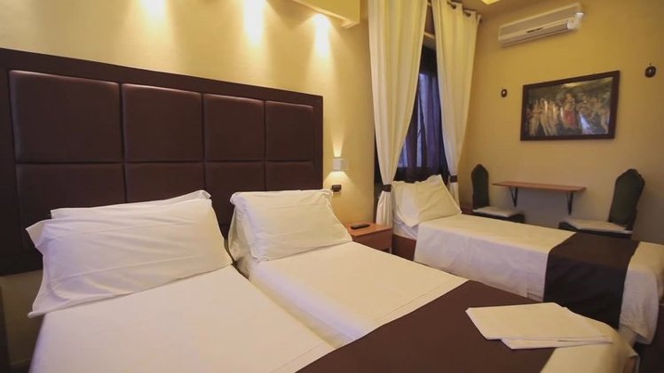 TRIPLE CLASSIC Room
