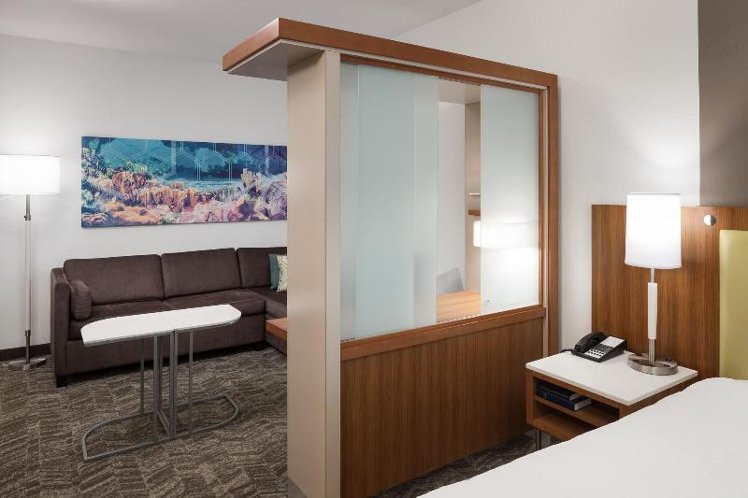 STUDIO KING SIZE BED Room