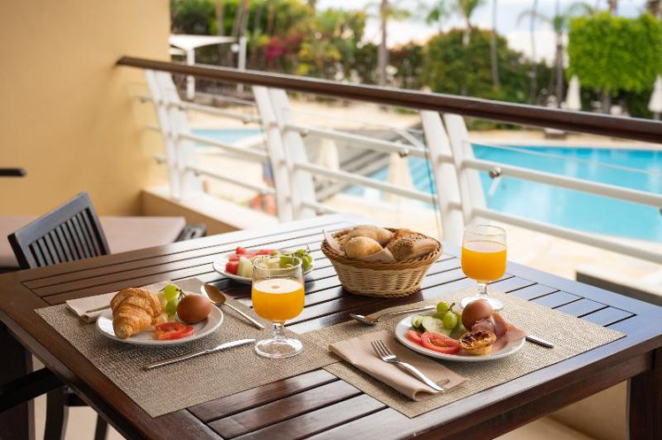STUDIO POOL VIEW Room