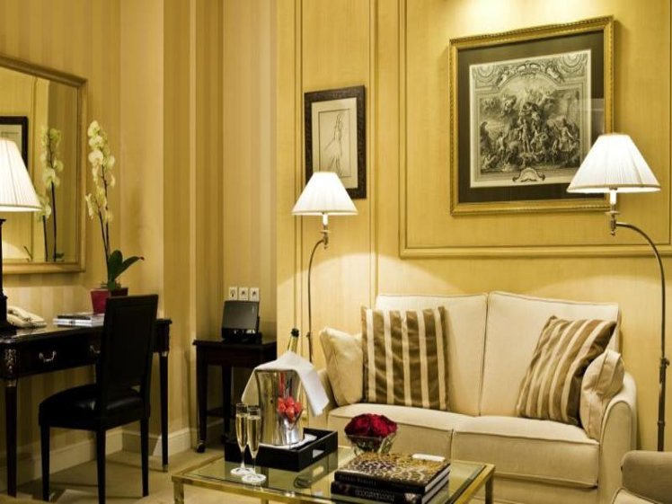 DOUBLE SUPERIOR Room