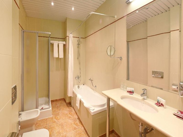 DOUBLE SINGLE USE CITY VIEW Room