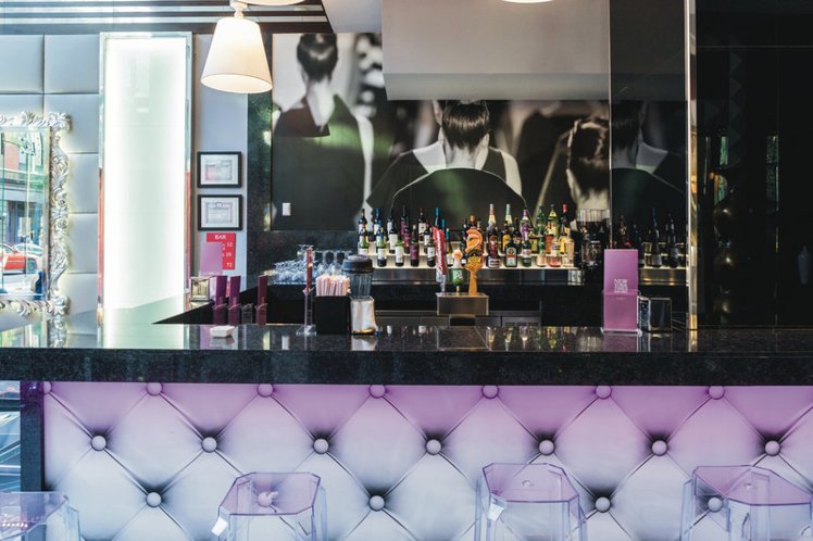 Bar