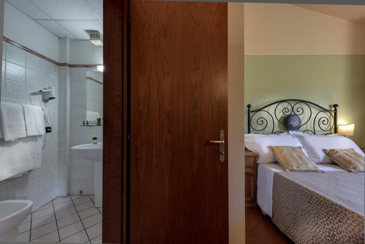 SINGLE STANDARD Room