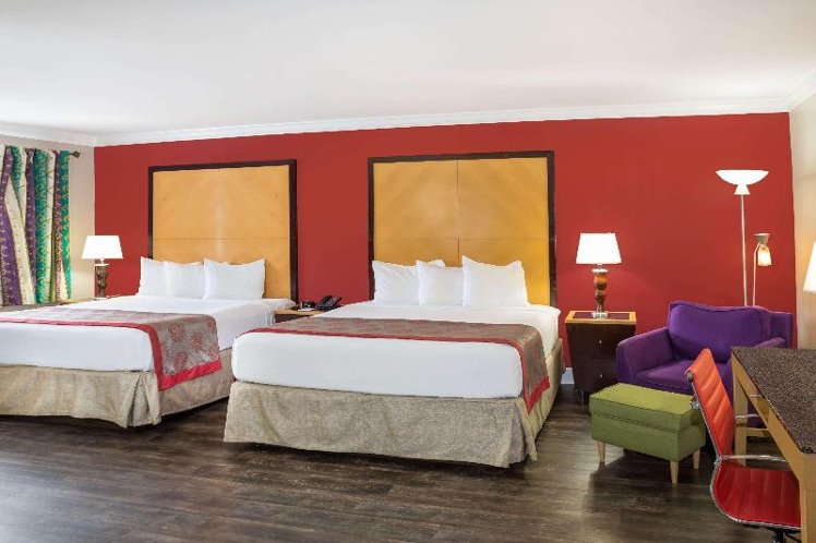 DOUBLE POOL VIEW Room