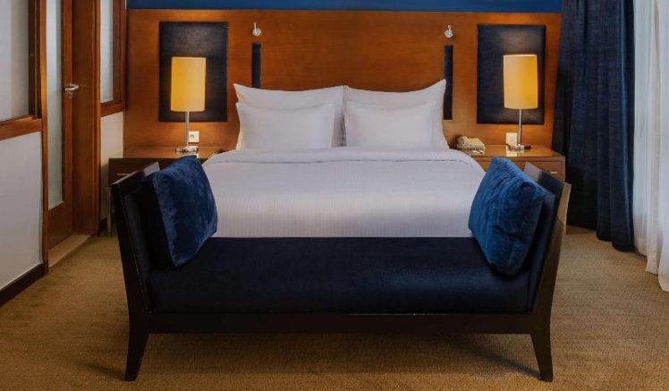 SUITE KING SIZE BED Room