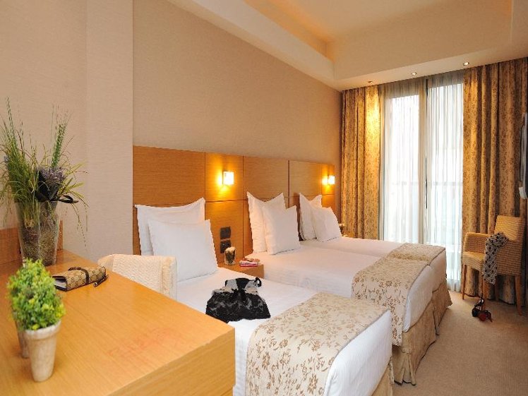 TRIPLE DELUXE Room