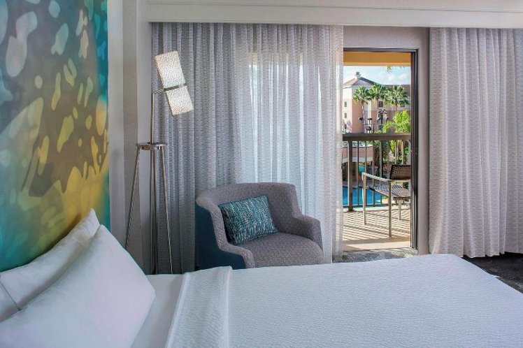 DOUBLE POOL VIEW Room