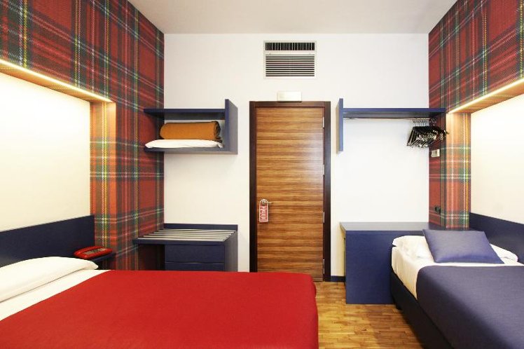 TRIPLE STANDARD Room