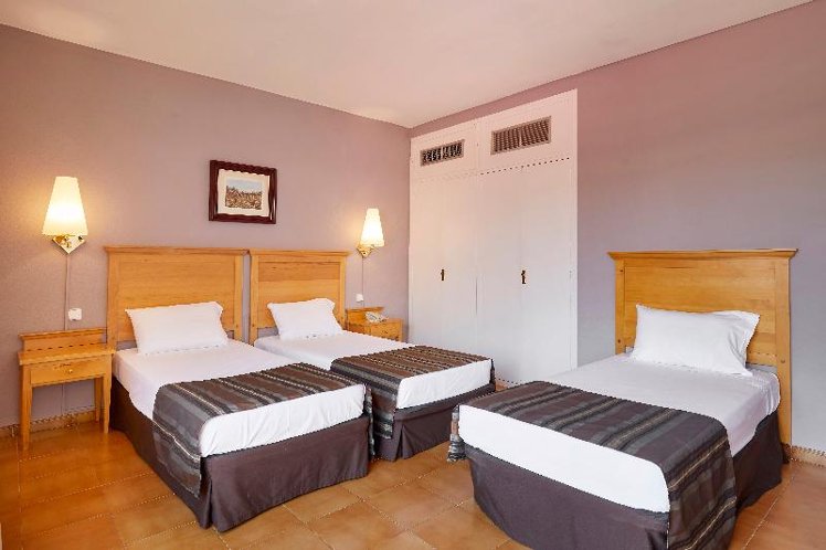 TRIPLE STANDARD Room