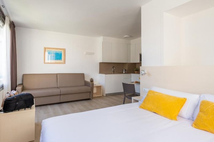 STUDIO POOL VIEW Room