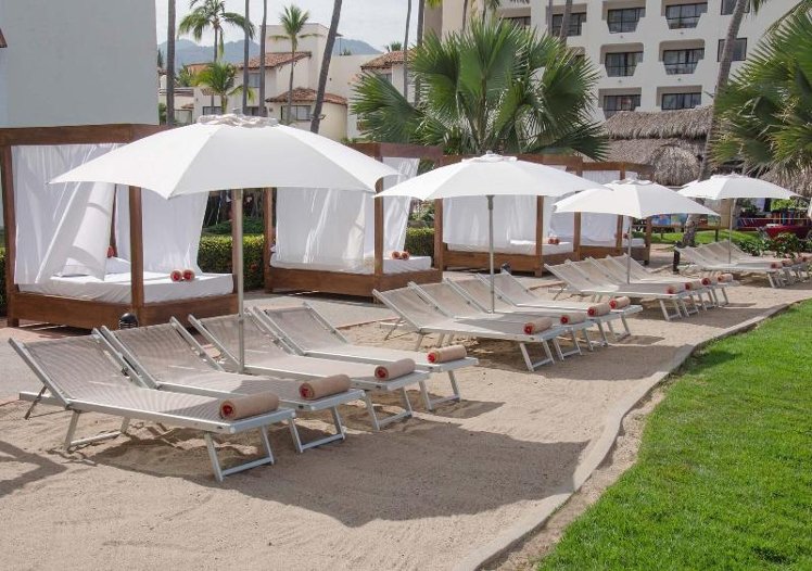Plaza Pelicanos Grand Beach Resort