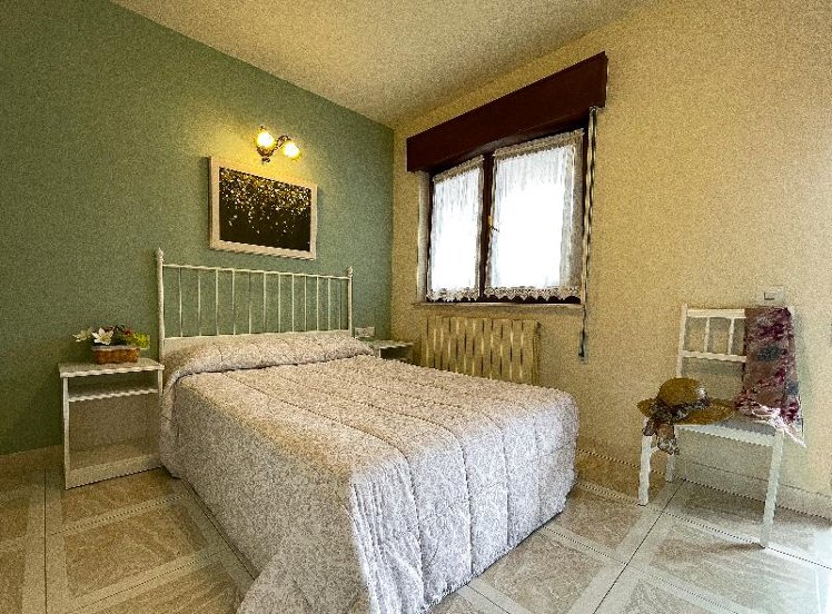 DOUBLE WITH DOUBLE BED Room