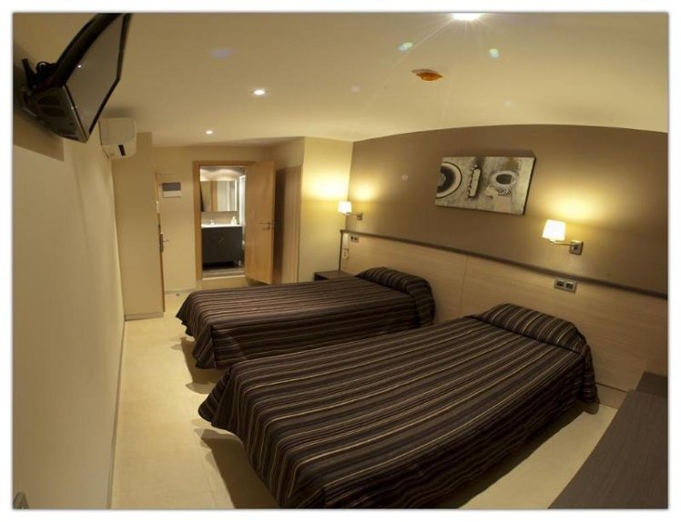 TRIPLE STANDARD Room