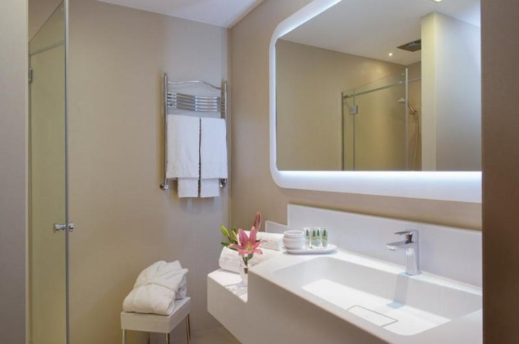 Double or Twin DELUXE Room